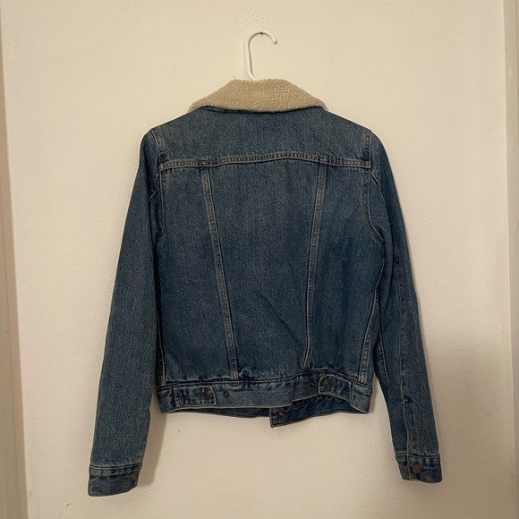 Levi’s Denim and Sherpa Jacket - Picture 9 of 9
